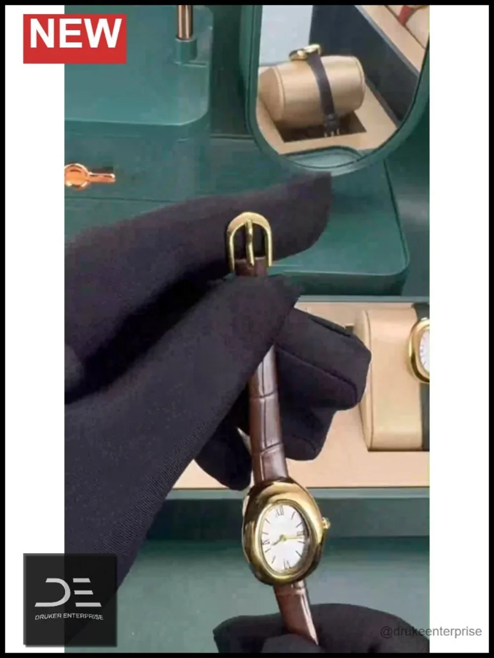 Elegant 24mm Oval Dial Bangle Watch - Quartz Wristwatch - Gold Tone